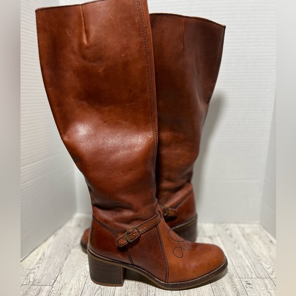 Source Unknown Shoes - Vintage campus style leather boots heeled size 8.5 made in Brazil